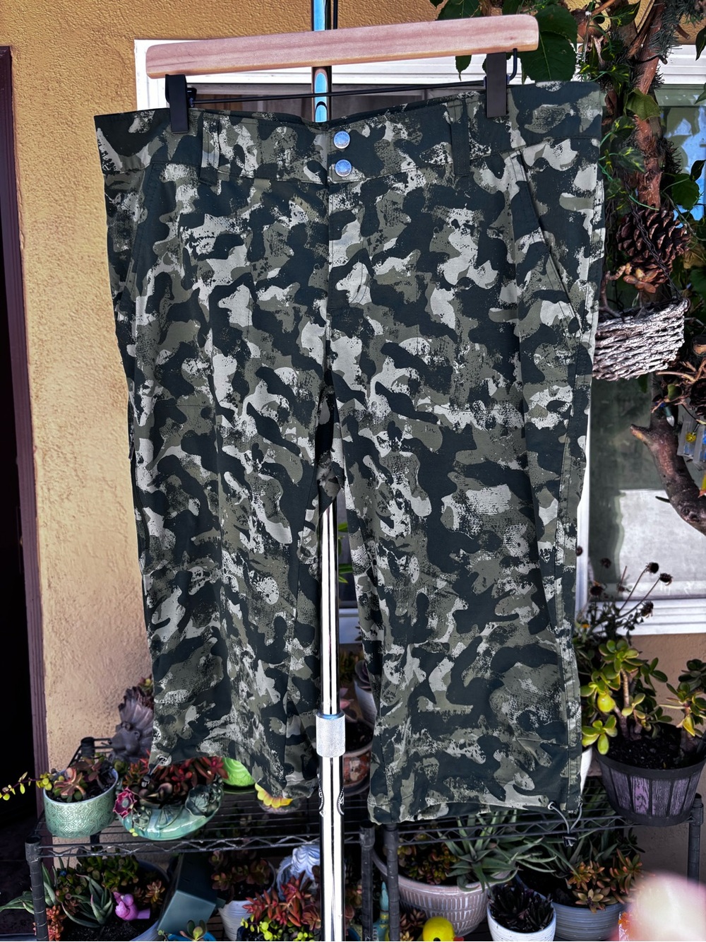 Columbia Omni Shield Camo Capri Pants Button Zip Stretch Size 16 - Picture 6 of 17